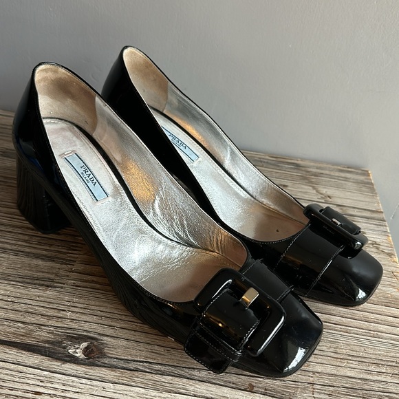 Prada
Patent Block-Heel Buckle Pump, Black size 40.5 great condition - Picture 4 of 11